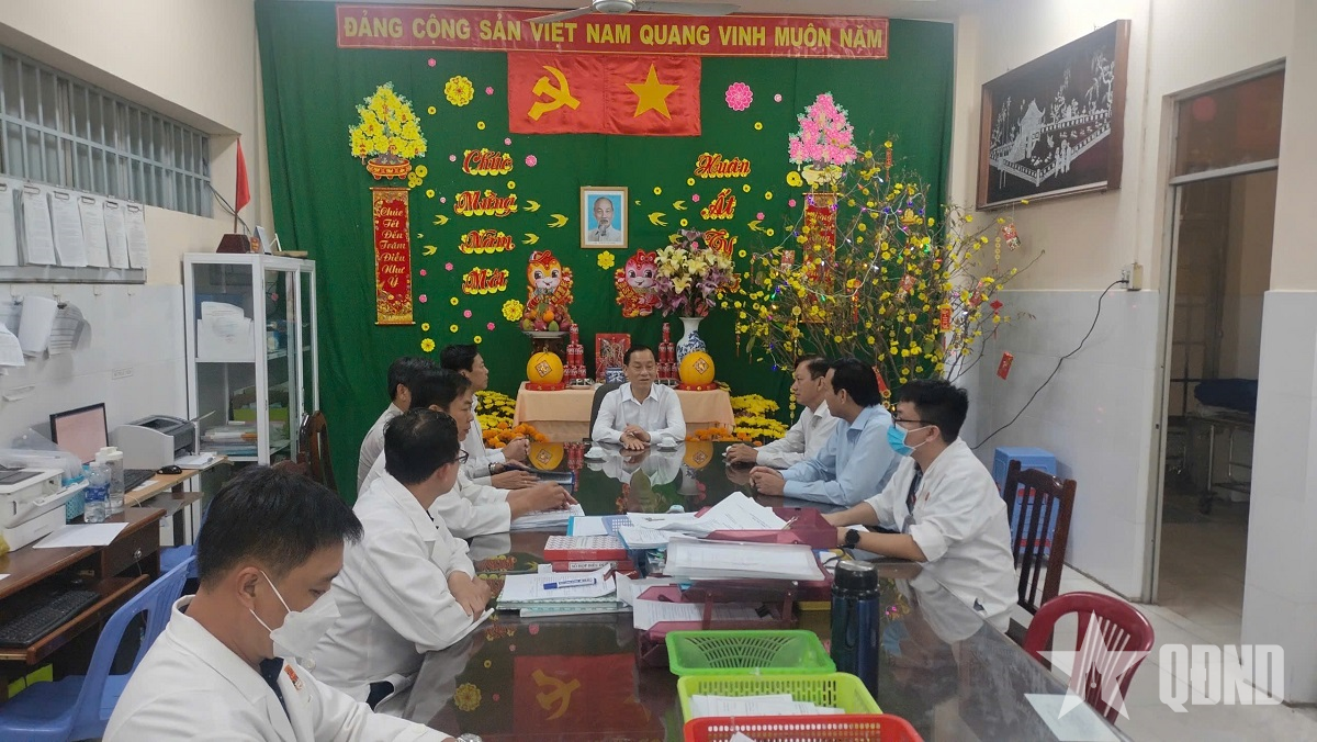 Chủ tịch UBND tỉnh Tiền Giang thăm, chúc Tết Bệnh viện Quân y 120

